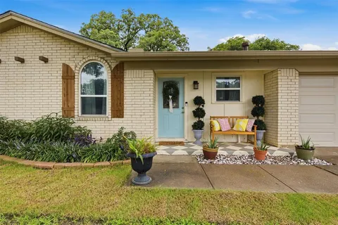 $280,000 | 7121 Crabtree Lane, North Richland Hills, TX 76182