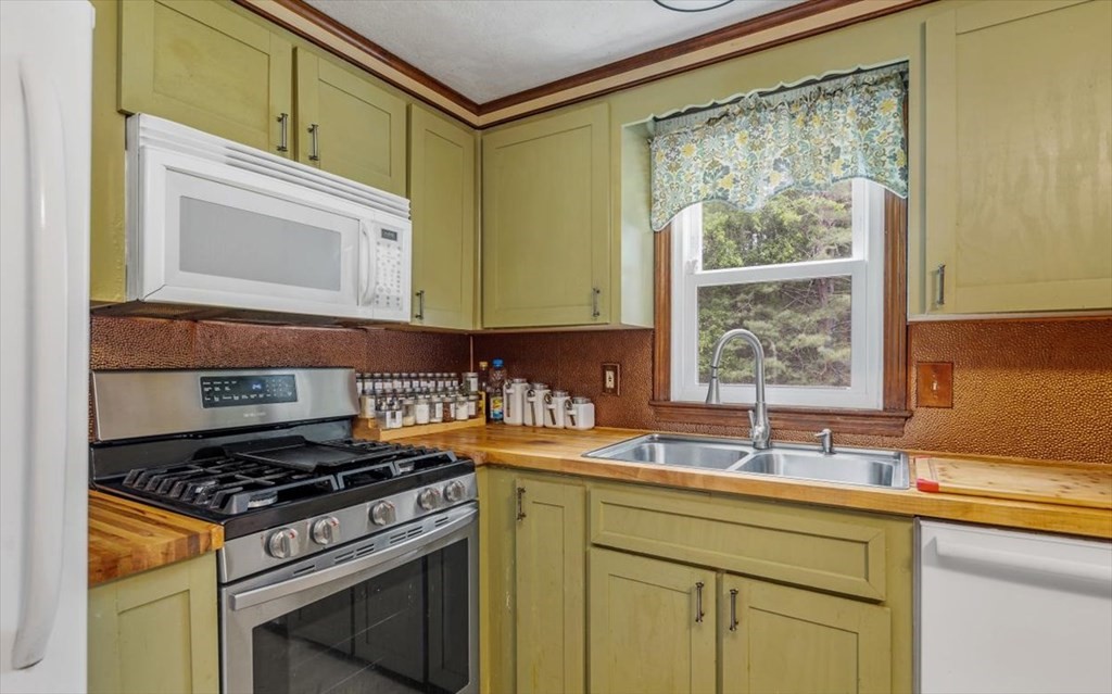 256 Bolas Road Duxbury, MA 02332 - Photo 9 of 29 Gallery Image 9