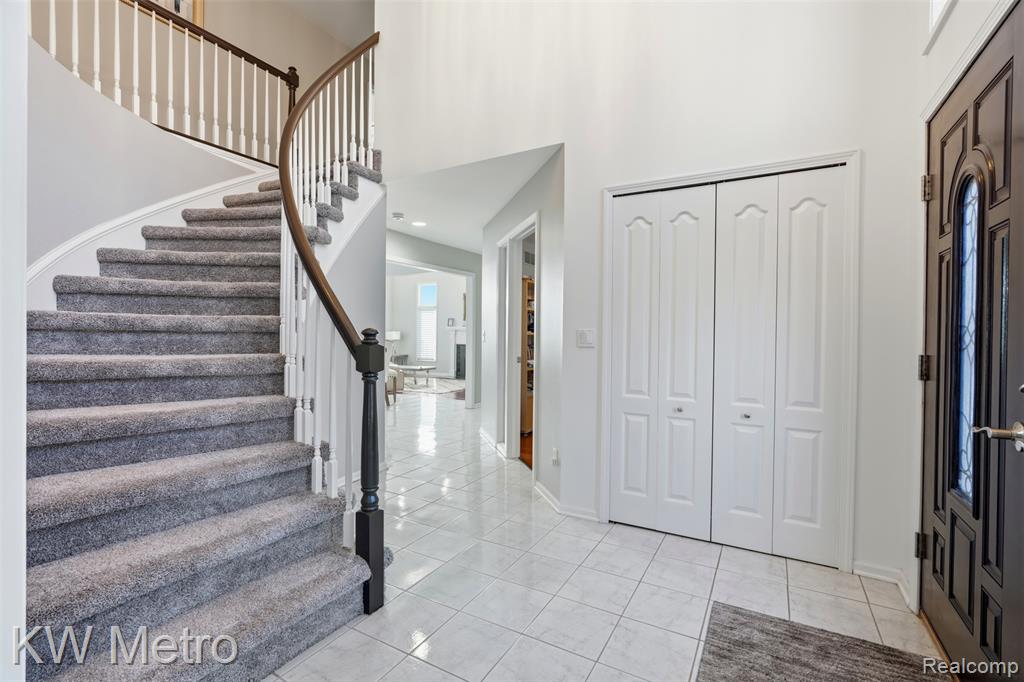 887 Grovecrest Rochester Hills, MI 48307 - Photo 5 of 42