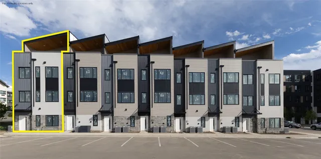 a city street with tall building