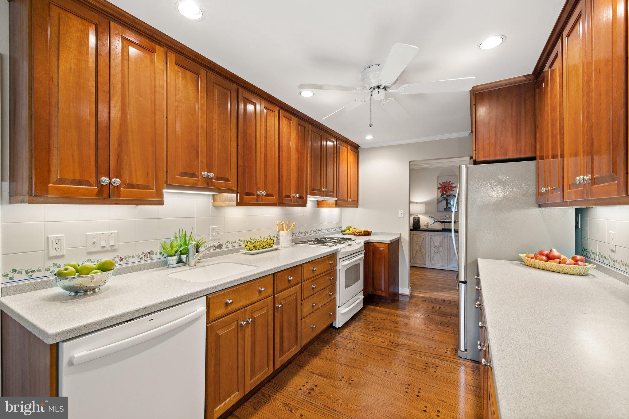 7711 Heming Place Springfield, VA 22151 - Photo 18 of 76 kitchen