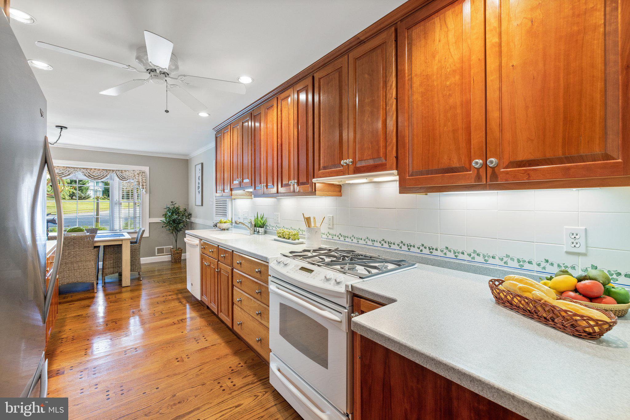 7711 Heming Place Springfield, VA 22151 - Photo 20 of 76 kitchen