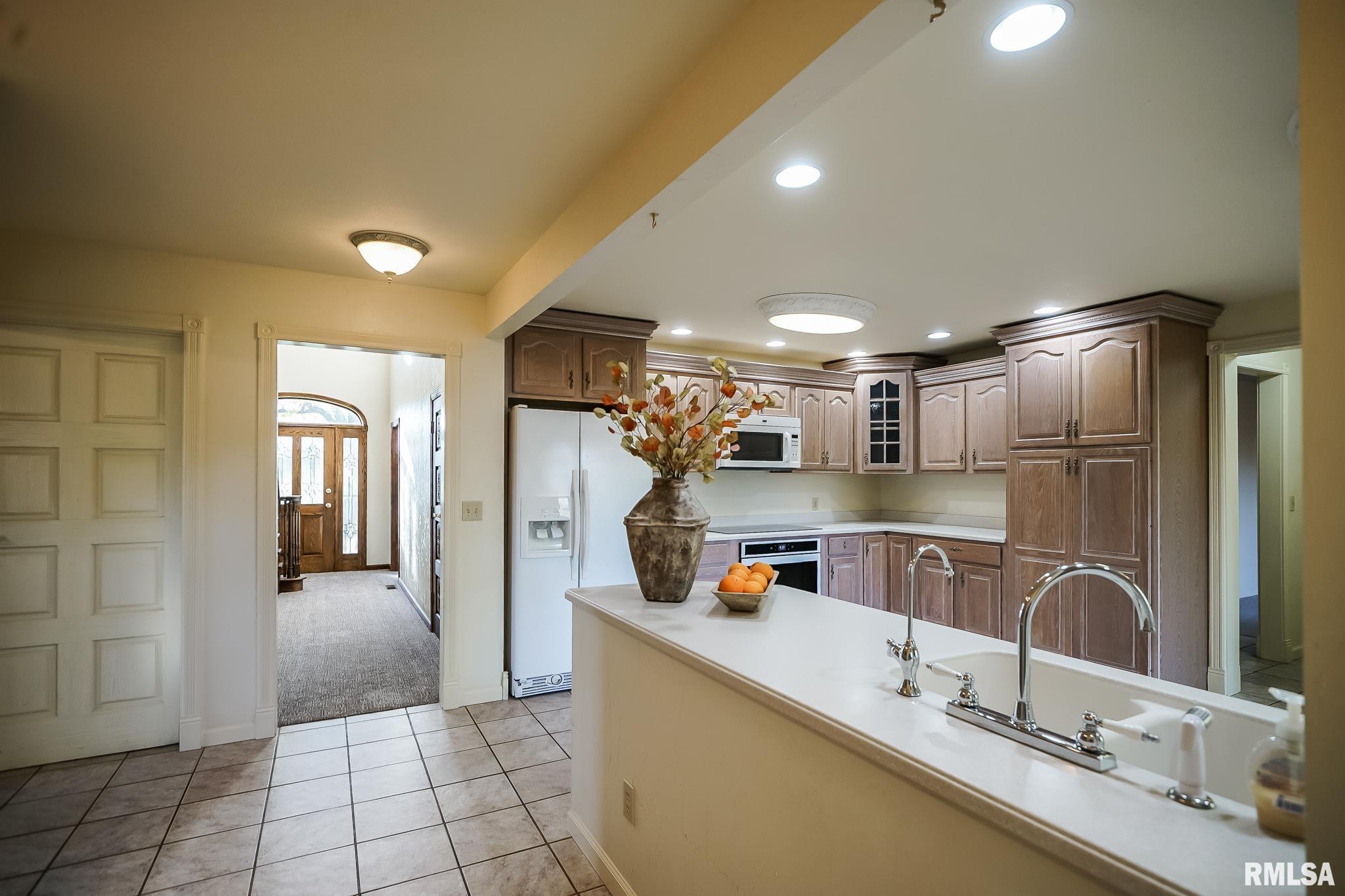 826 South Maxwell Road Peoria, IL 61607 - Photo 11 of 57