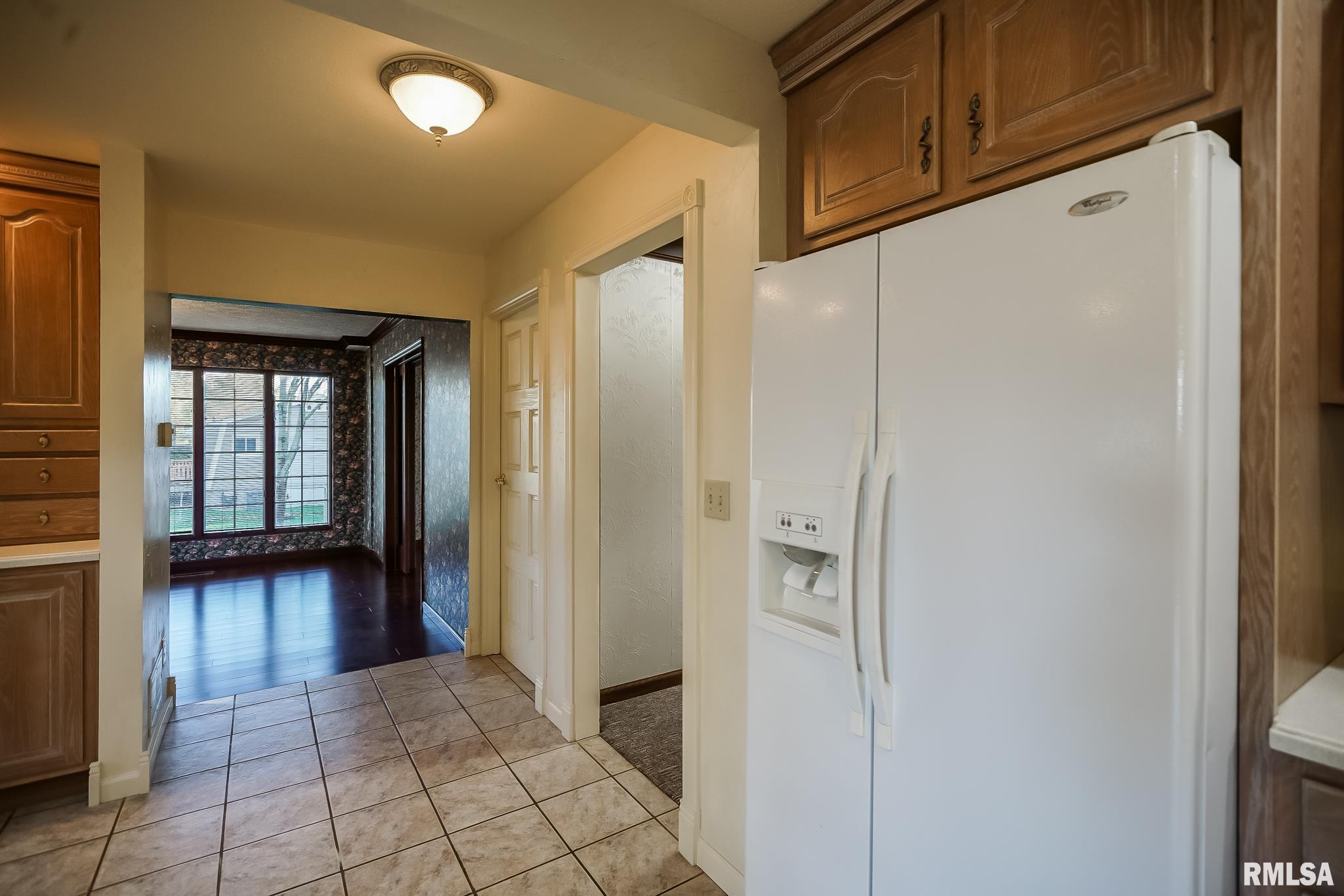 826 South Maxwell Road Peoria, IL 61607 - Photo 12 of 57