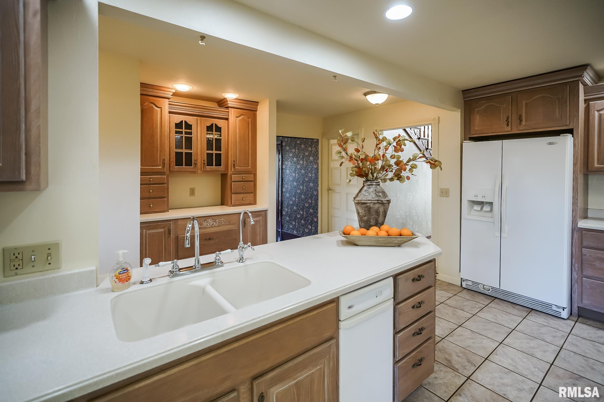 826 South Maxwell Road Peoria, IL 61607 - Photo 13 of 57