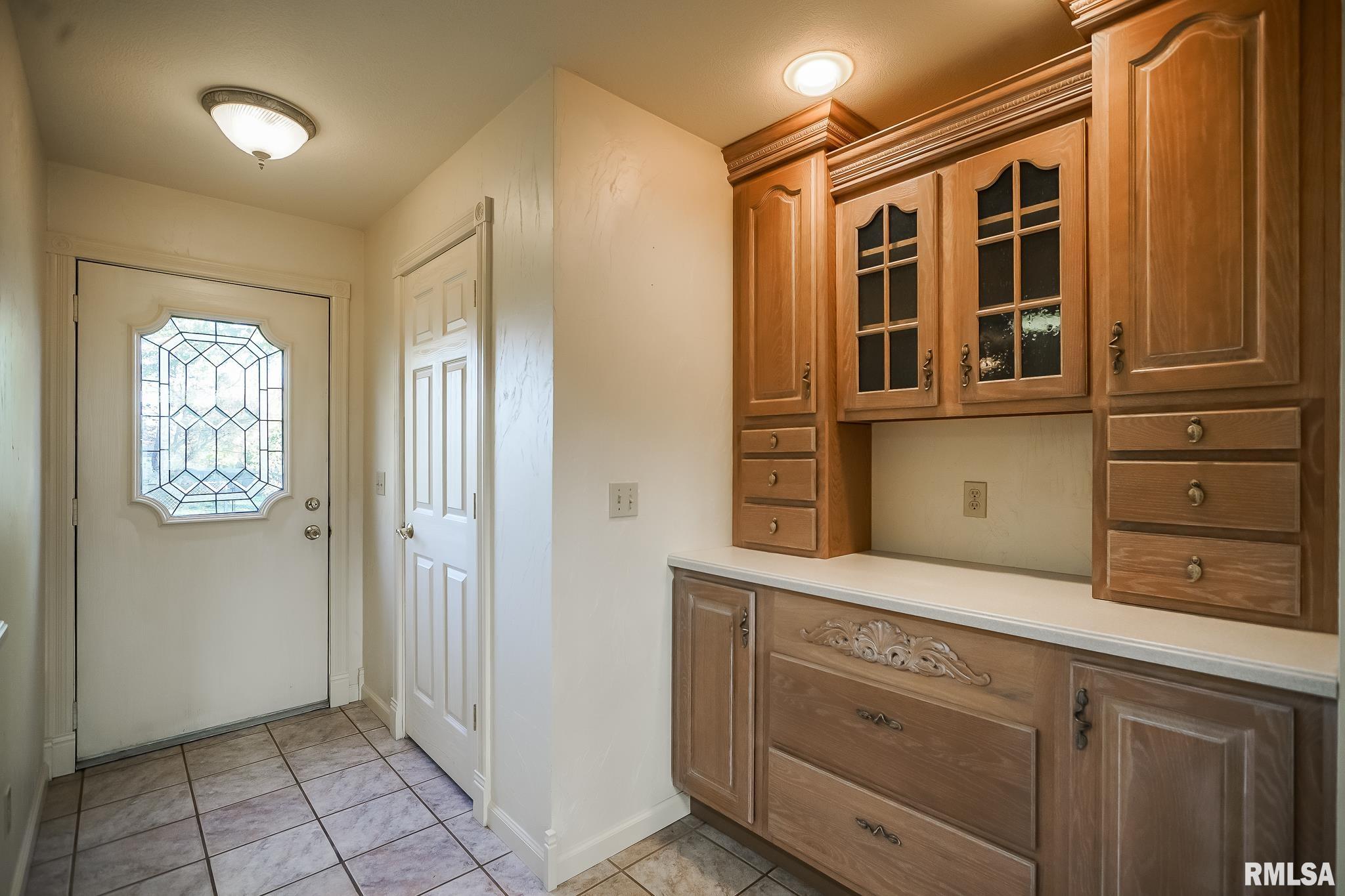 826 South Maxwell Road Peoria, IL 61607 - Photo 4 of 57