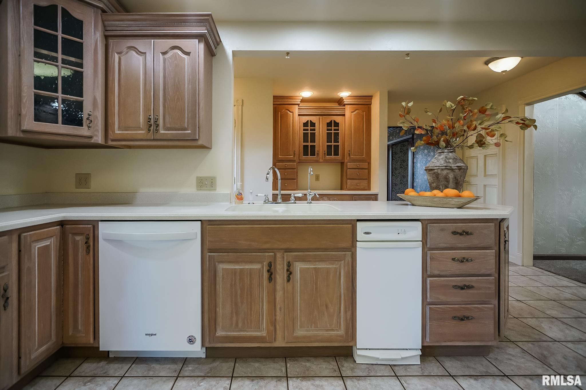826 South Maxwell Road Peoria, IL 61607 - Photo 7 of 57