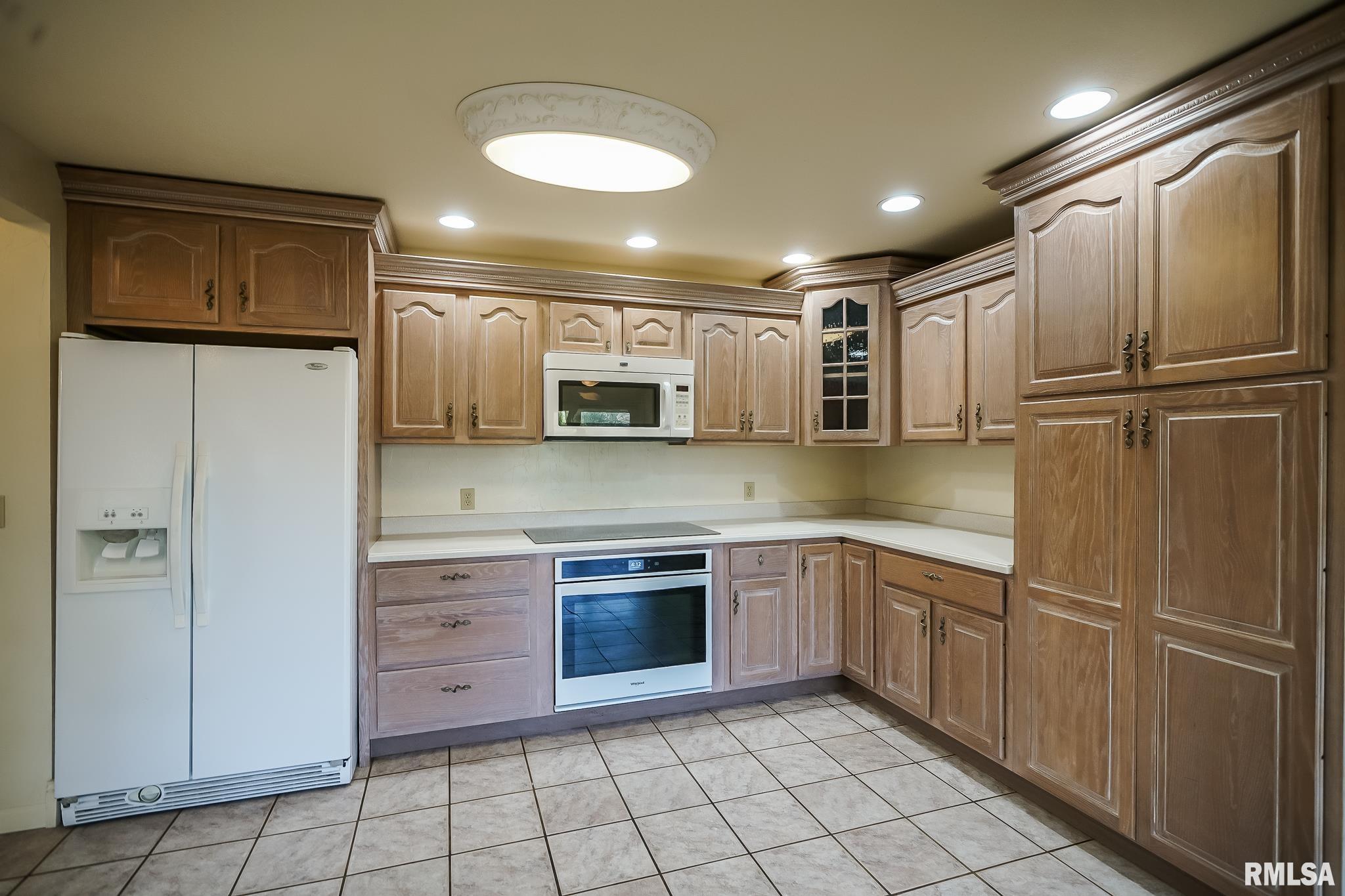 826 South Maxwell Road Peoria, IL 61607 - Photo 8 of 57