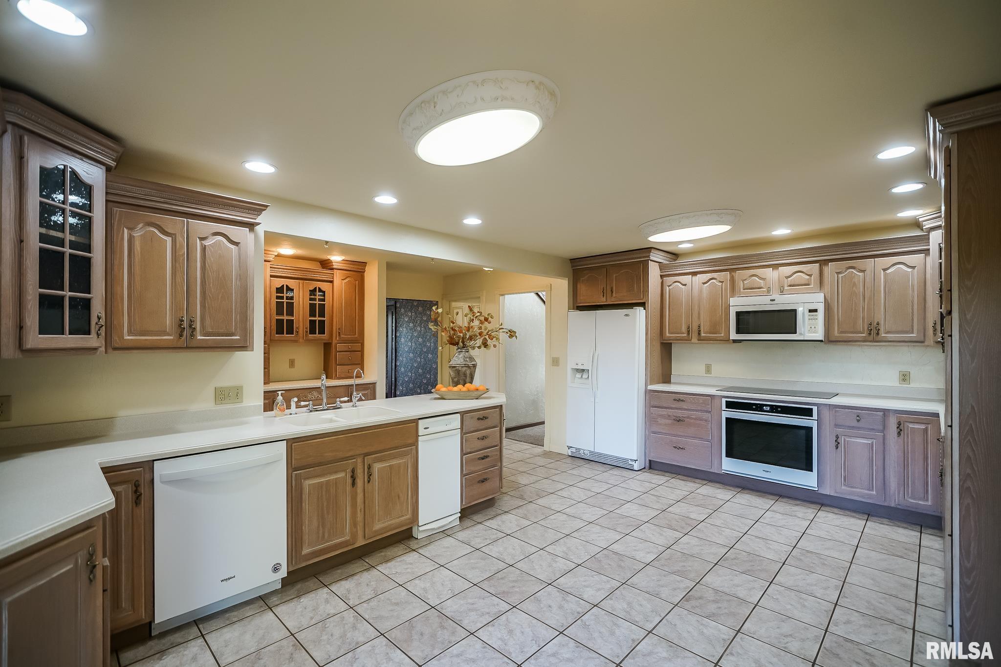 826 South Maxwell Road Peoria, IL 61607 - Photo 9 of 57