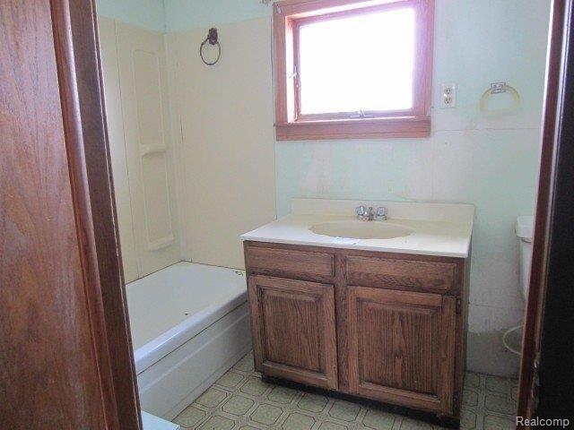 5049 West Carpenter Road Flint, MI 48504 - Photo 5 of 6 img5.1359411857.jpg