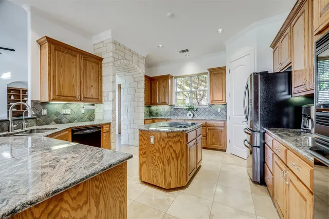 $850,000 | 104 Running Brook Trail, Spicewood, TX 78669