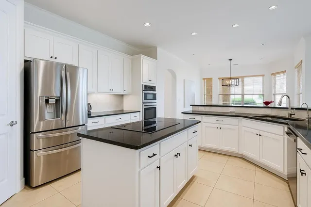 $850,000 | 104 Running Brook Trail, Spicewood, TX 78669