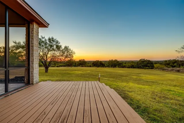 $850,000 | 104 Running Brook Trail, Spicewood, TX 78669