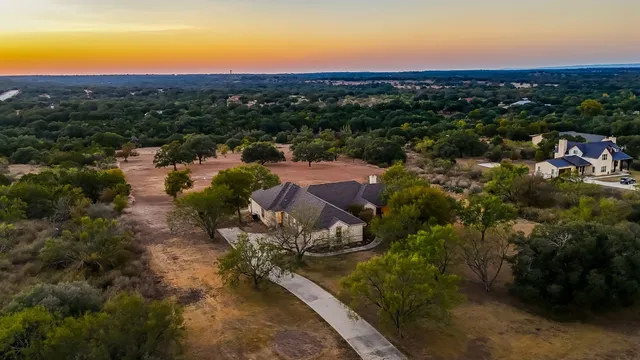 $850,000 | 104 Running Brook Trail, Spicewood, TX 78669
