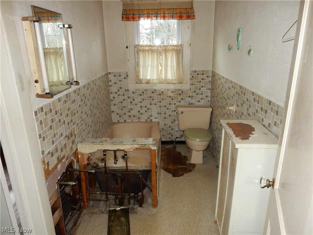 3060 Somerton Road Cleveland, OH 44118 - Photo 20 of 34