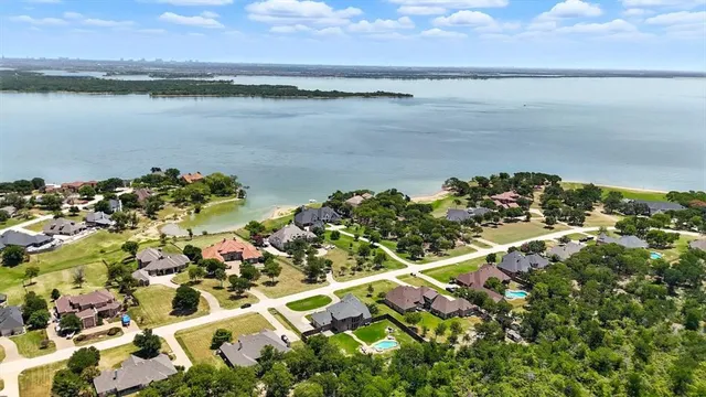 a picture of a bench in a white cabinet