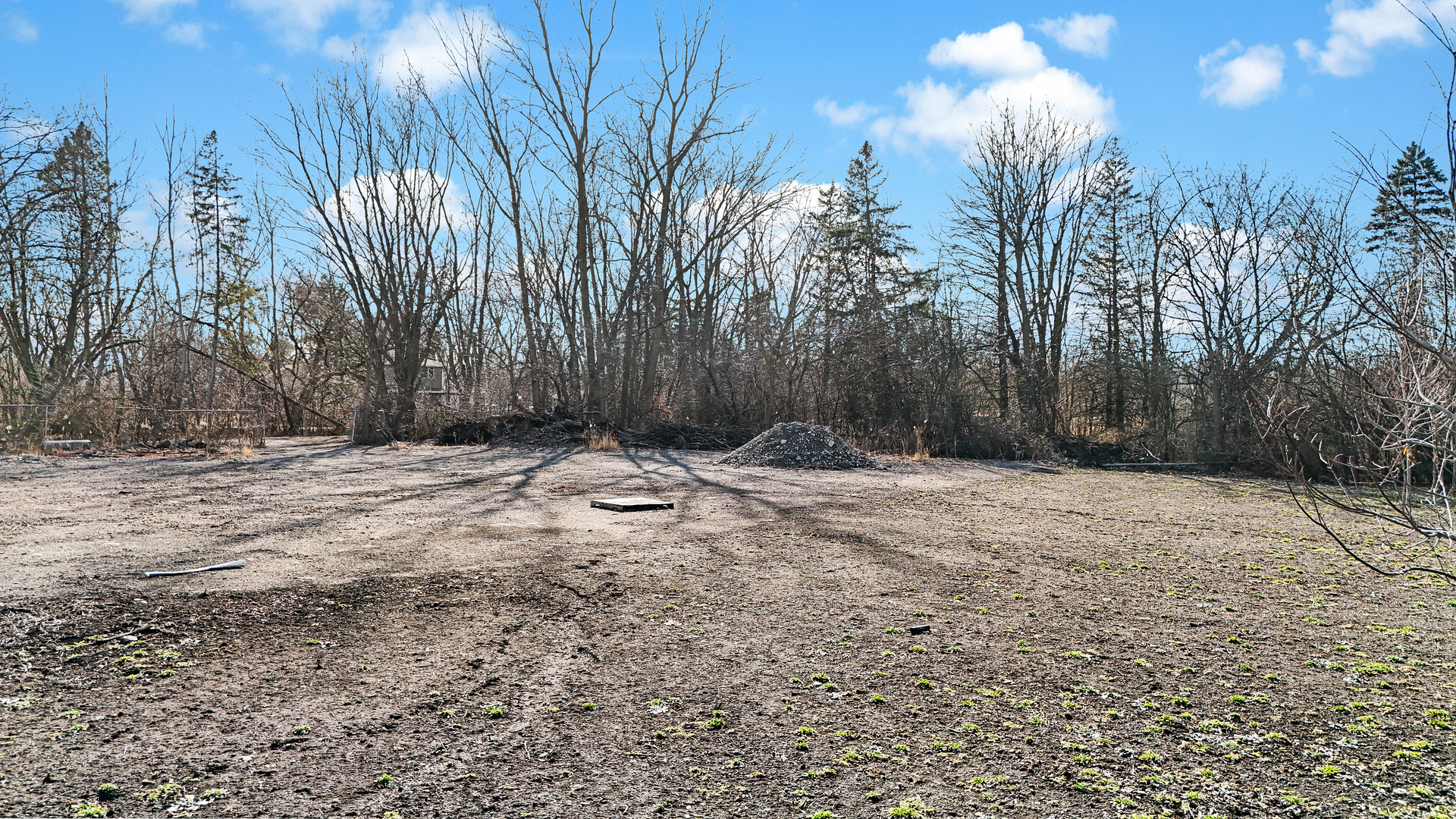 30W701 Lee Road West Chicago, IL 60185 - Photo 11 of 17 a view of a backyard of the house