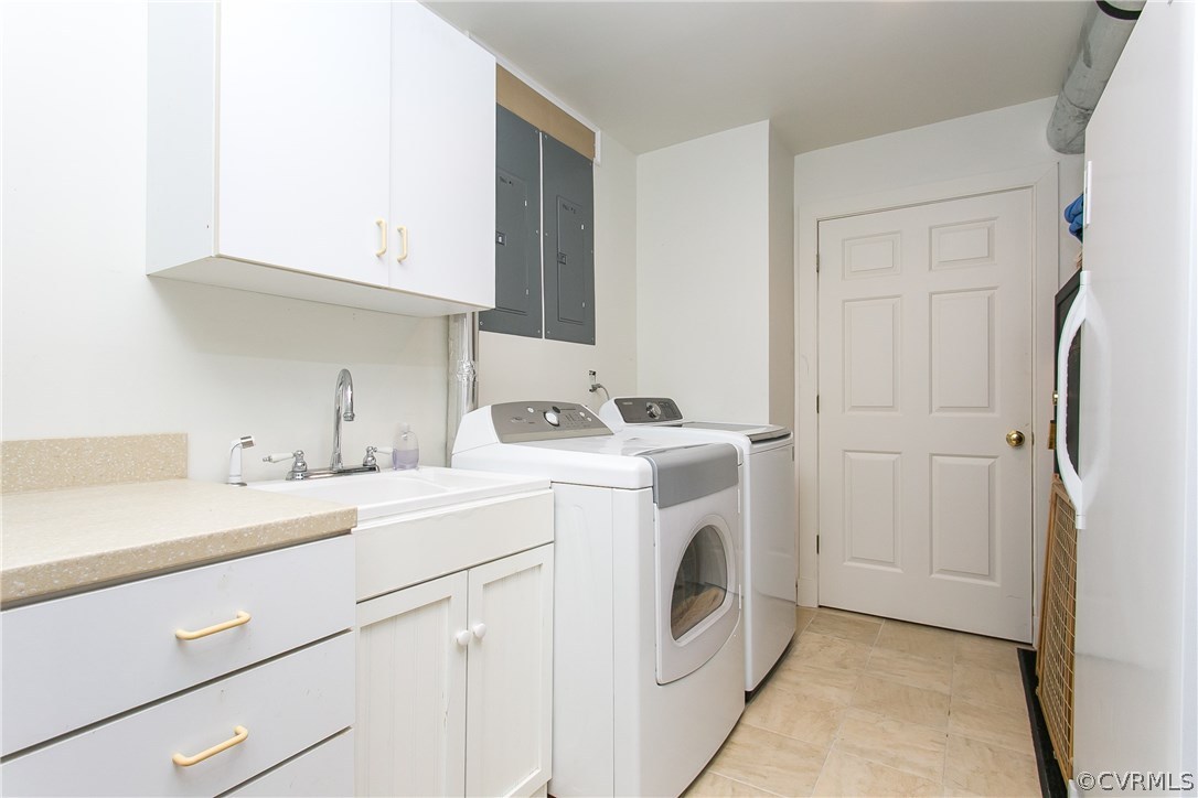 13133 Scotchtown Road Beaverdam, VA 23015 - Photo 27 of 49 Laundry Room (9x12): Ceramic floor, laundry sink,
