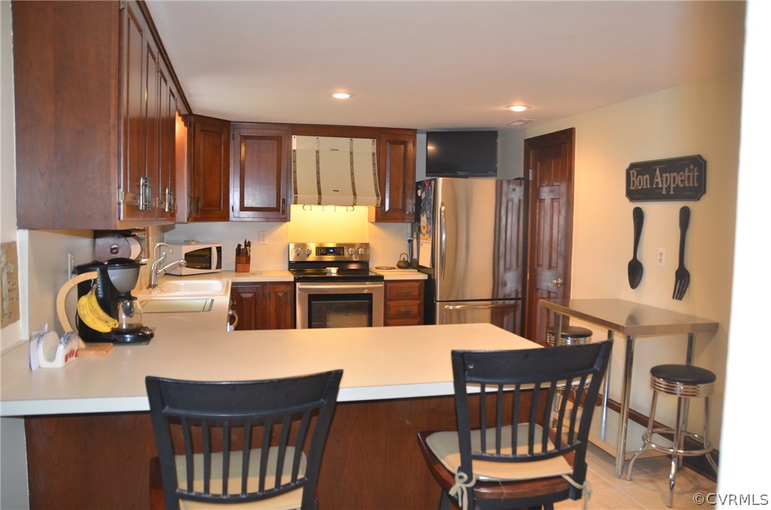 13133 Scotchtown Road Beaverdam, VA 23015 - Photo 8 of 49 Kitchen (11x18): Ceramic floor, desk area, pantry