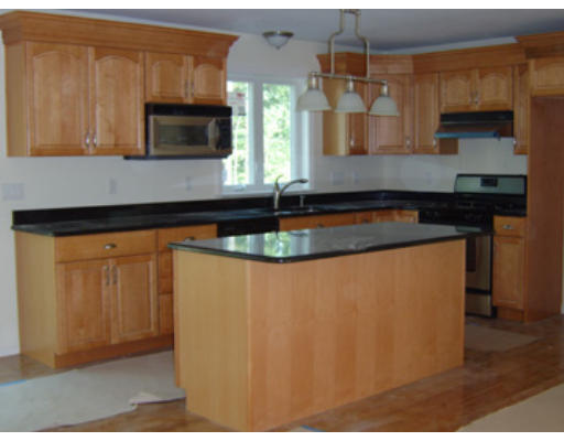 6 Windsor Road Shirley, MA 01464 - Photo 3 of 4 Gallery Image 3