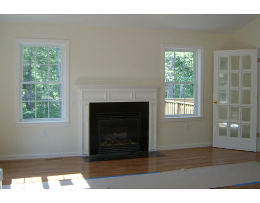 6 Windsor Road Shirley, MA 01464 - Photo 4 of 4 Gallery Image 4