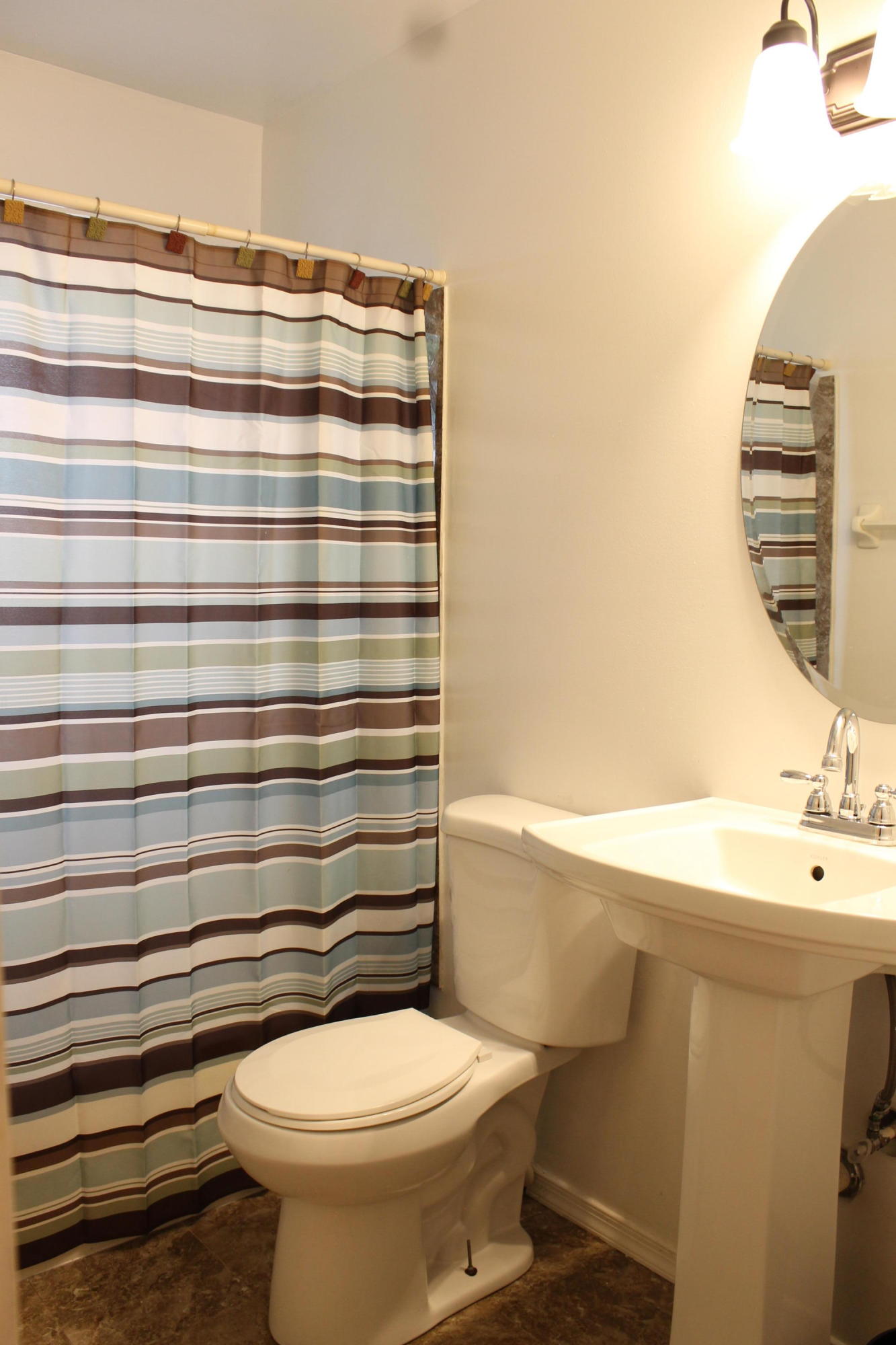 3211 Hammersmith Road Orlando, FL 32818 - Photo 11 of 16 Guest Bathroom