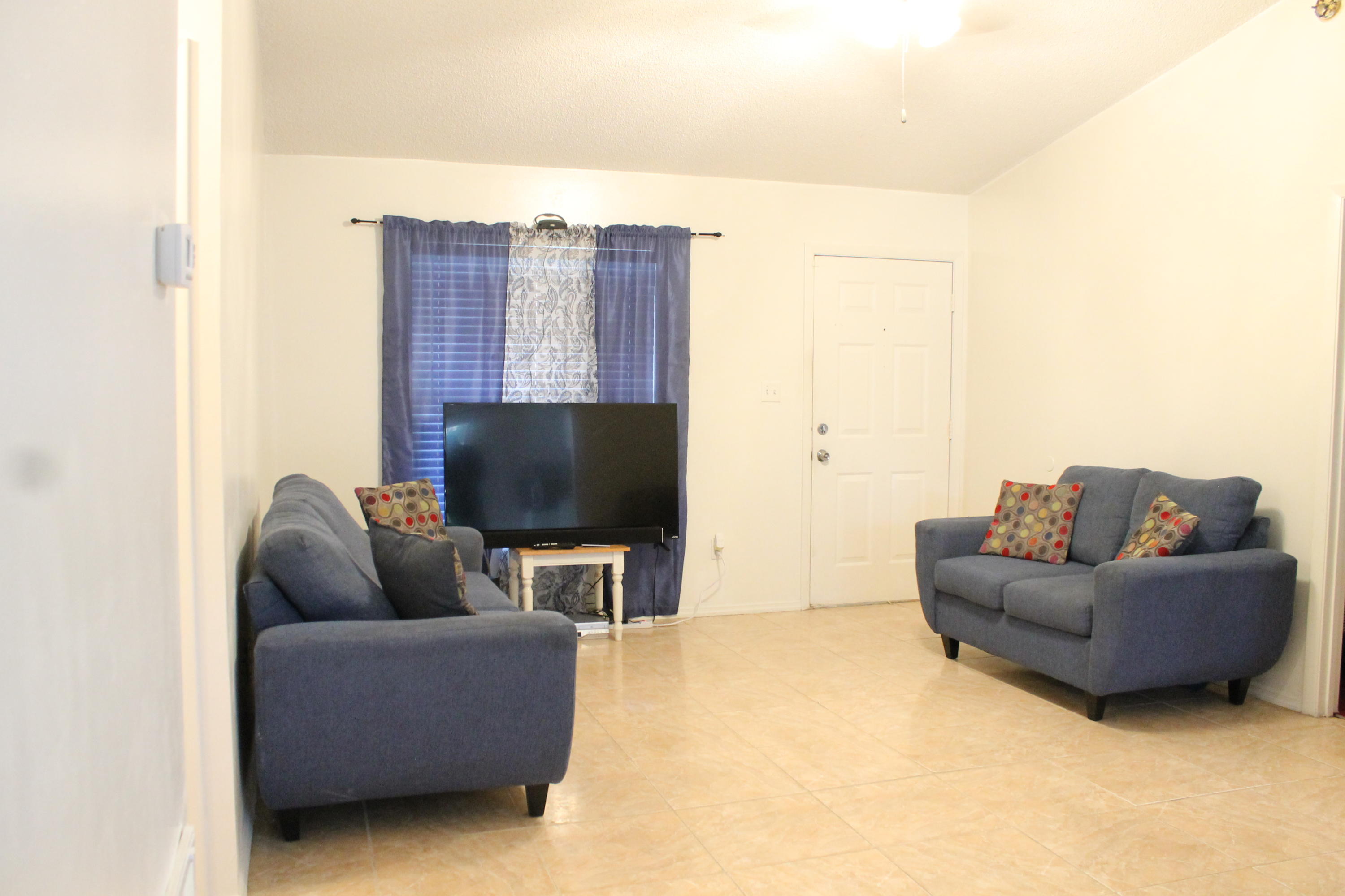 3211 Hammersmith Road Orlando, FL 32818 - Photo 2 of 16 Living Room