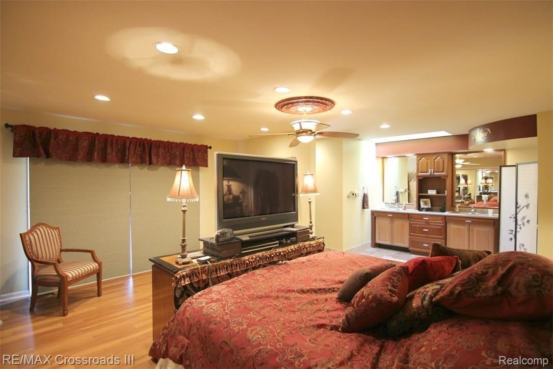47548 Denton Road Belleville, MI 48111 - Photo 13 of 27 jDenton Rd Master Bedroom.jpg
