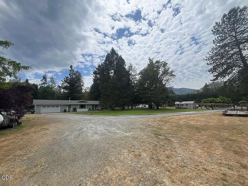 8122 New Hope Road Grants Pass, OR 97527 - Photo 15 of 26