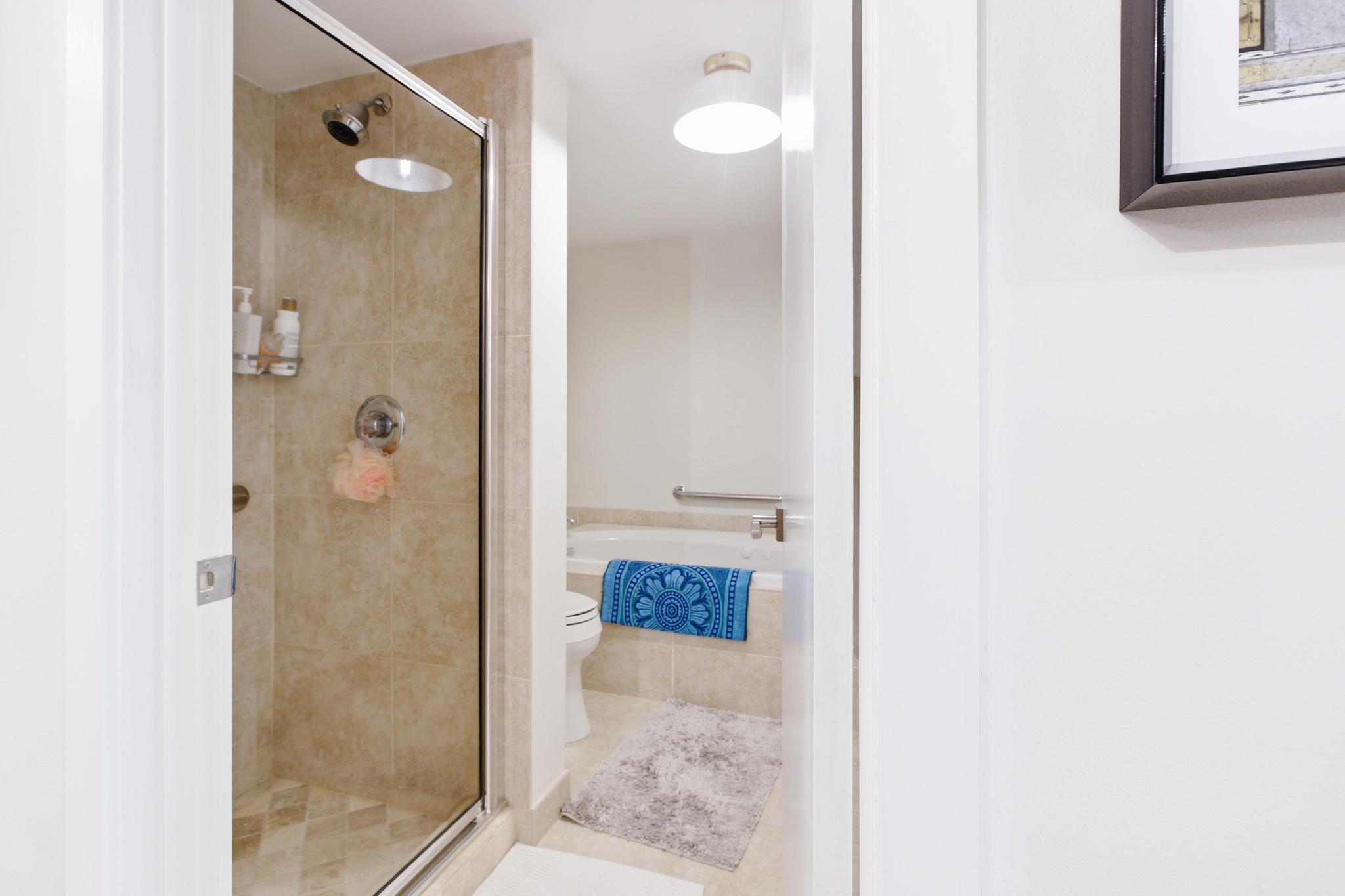 5800 Camino Del Sol, Unit 106 Boca Raton, FL 33433 - Photo 20 of 36 PRIMARY ENSUITE