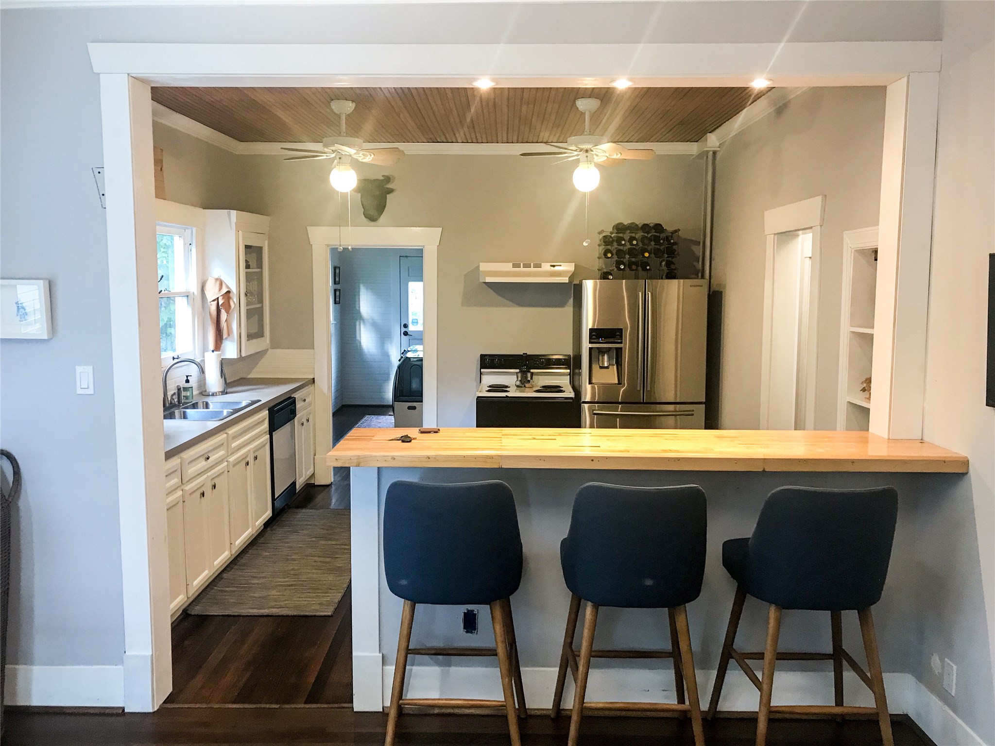 210 Tabor Street Houston, TX 77009 - Photo 8 of 20 a kitchen with a table chairs sink and cabinets