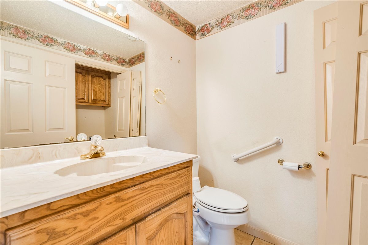 19106 Eyerley Road Manor, TX 78653 - Photo 20 of 40 Half bathroom on main level