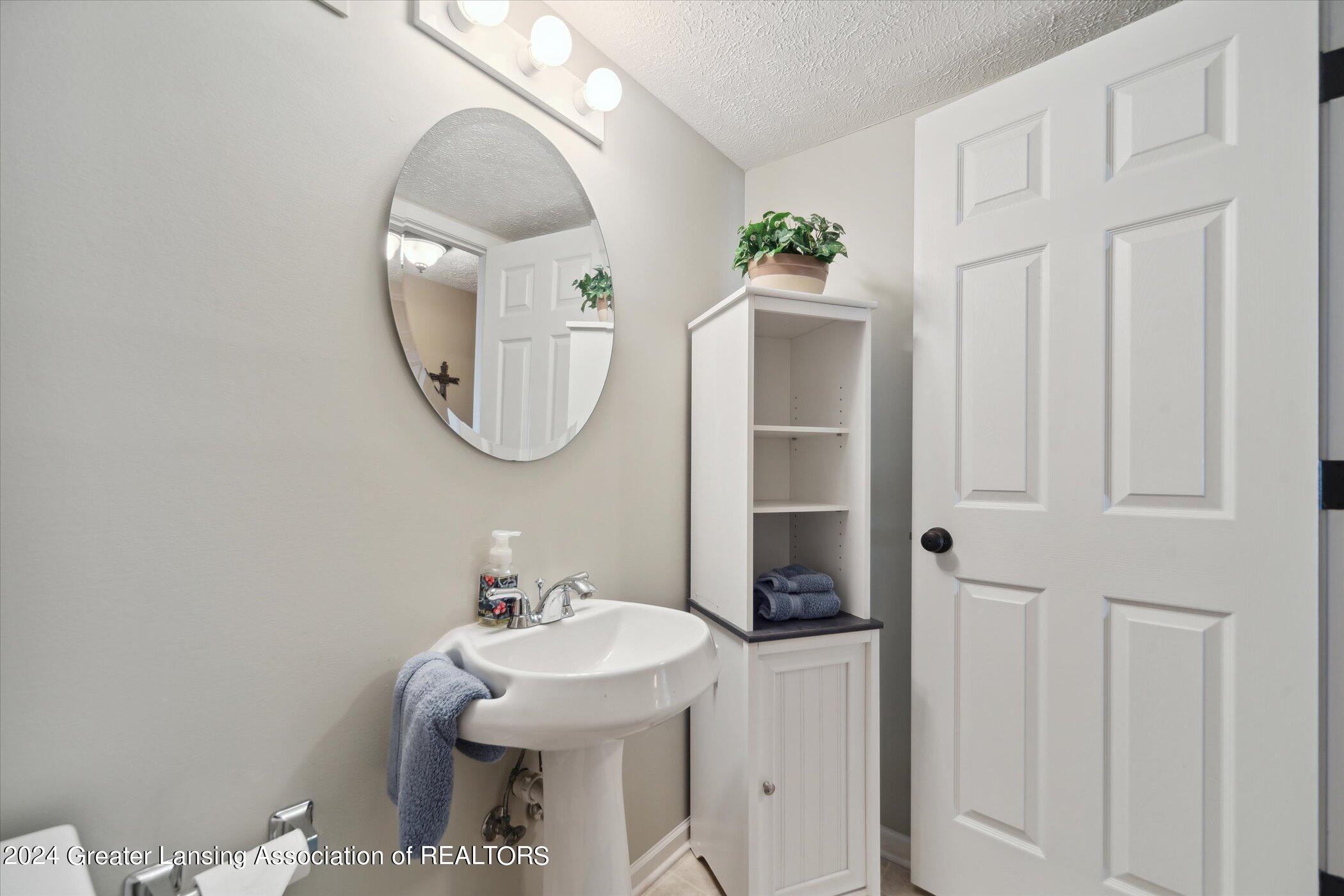 2415 North Aurelius Road, Unit 43 Holt, MI 48842 - Photo 23 of 35 27-2415-Aurelius-Road-#43-Holt-MI-48832-