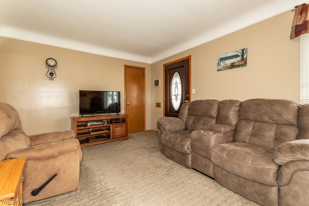 30116 Forestgrove Road Willowick, OH 44095 - Photo 11 of 33 Living Room w/ view of front door