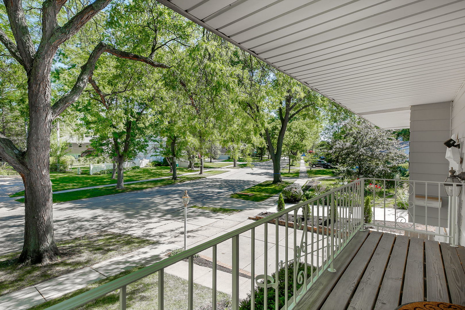 458 White Pine Road Buffalo Grove, IL 60089 - Photo 21 of 25 a view of a balcony with wooden floor