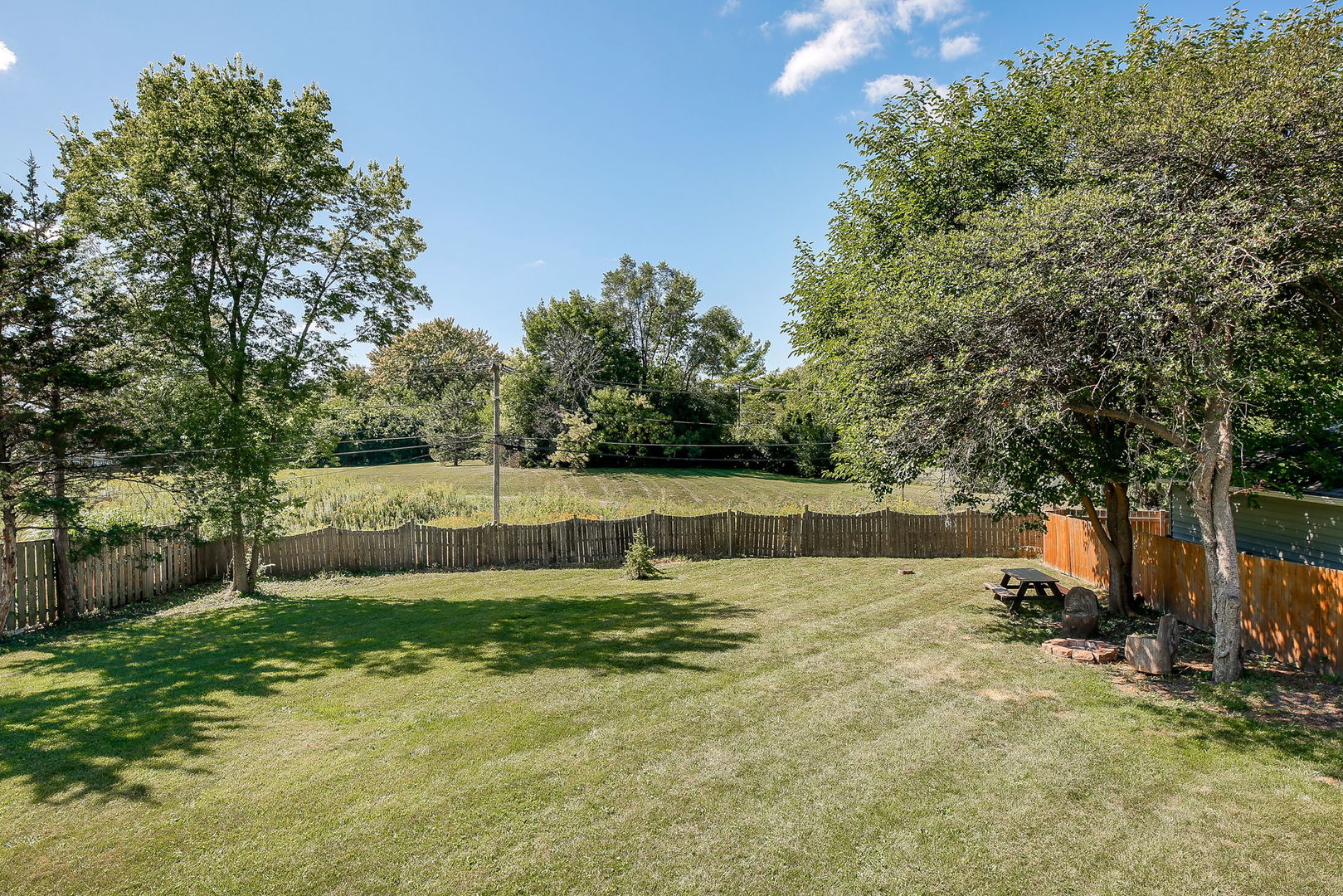 458 White Pine Road Buffalo Grove, IL 60089 - Photo 24 of 25 a view of a backyard