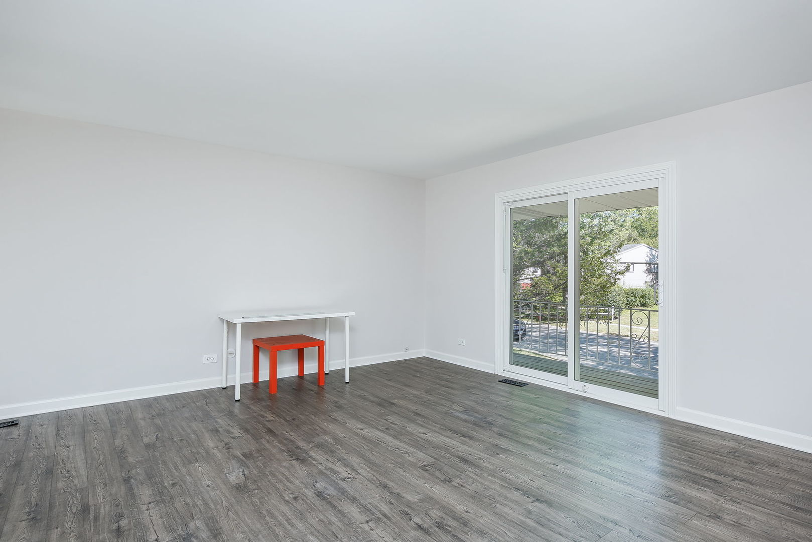 458 White Pine Road Buffalo Grove, IL 60089 - Photo 5 of 25 an empty room with wooden floor and a window