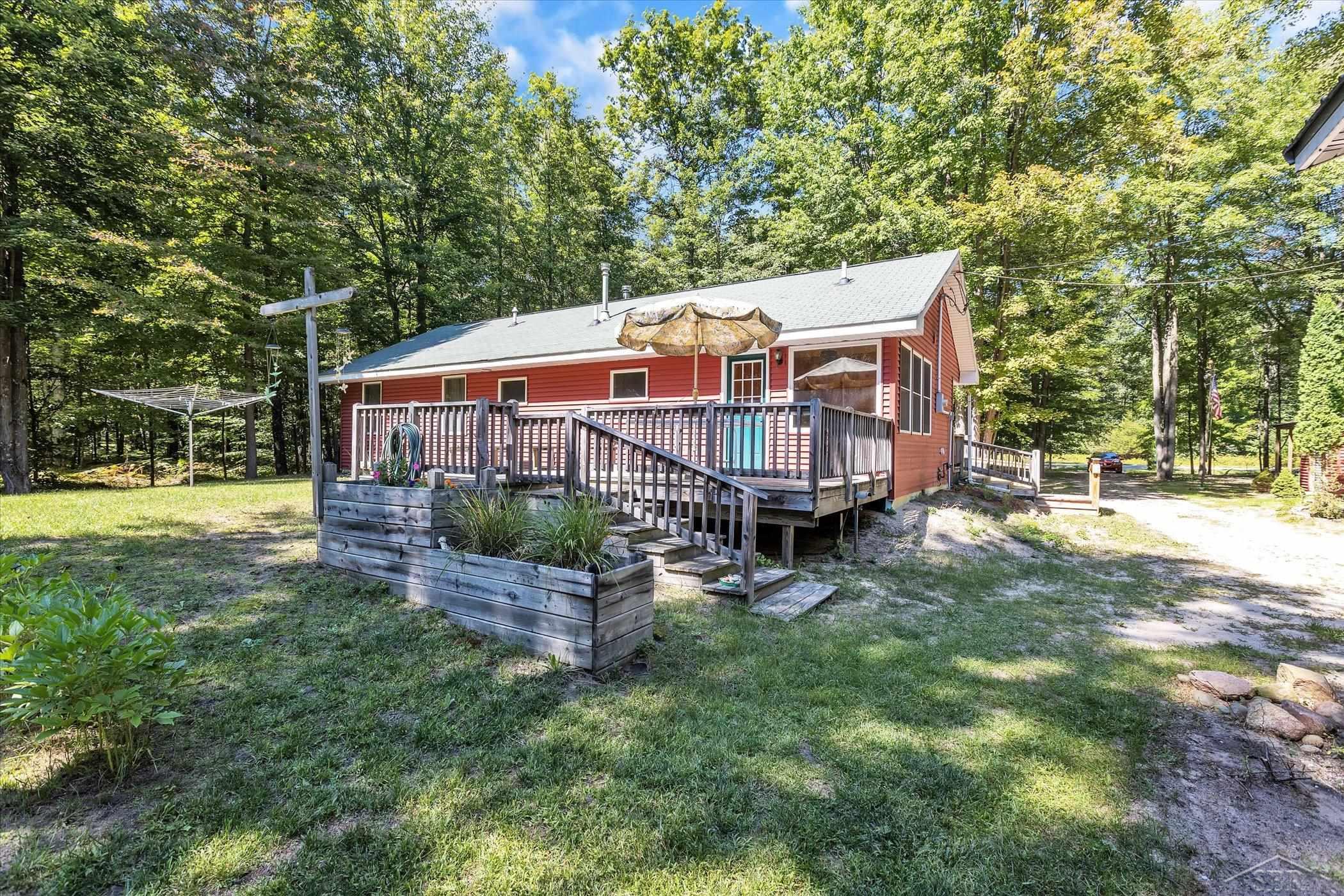 2859 West Chippewa River Road Midland, MI 48640 - Photo 31 of 51 50089692-30.JPG