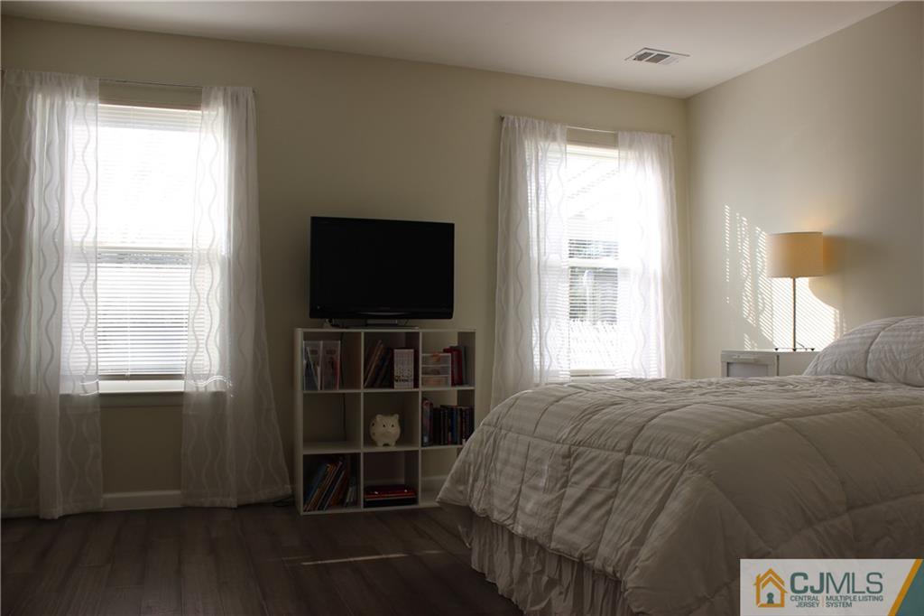 28 Rainford Road Edison, NJ 08820 - Photo 14 of 25 Gallery Image 14