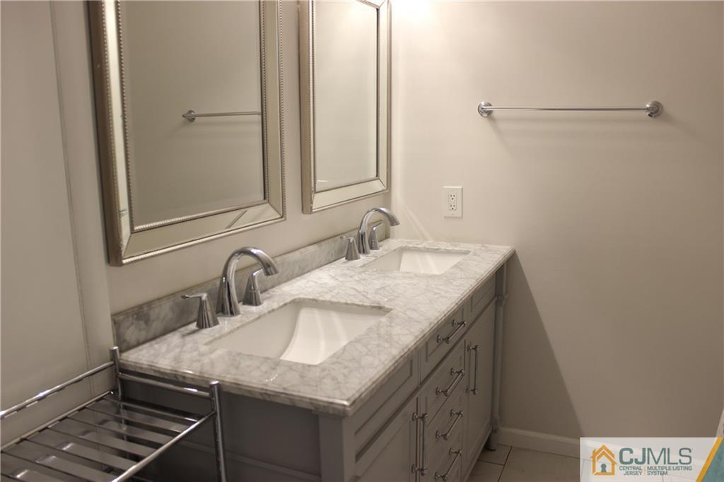 28 Rainford Road Edison, NJ 08820 - Photo 16 of 25 Gallery Image 16