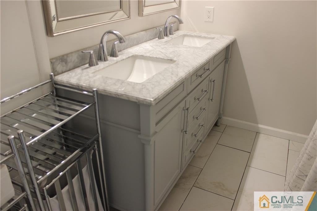 28 Rainford Road Edison, NJ 08820 - Photo 17 of 25 Gallery Image 17