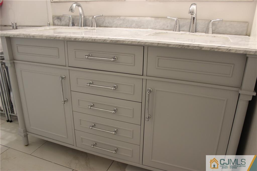 28 Rainford Road Edison, NJ 08820 - Photo 18 of 25 Gallery Image 18