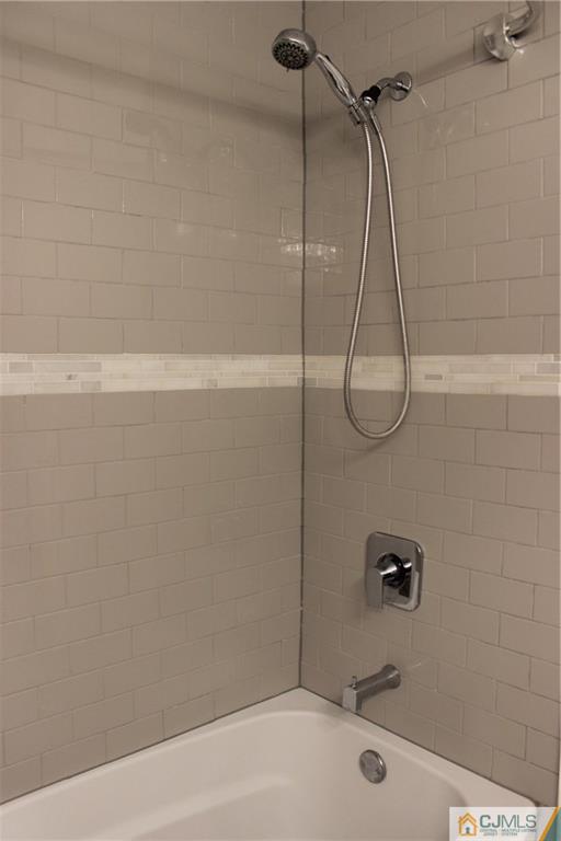 28 Rainford Road Edison, NJ 08820 - Photo 19 of 25 Gallery Image 19