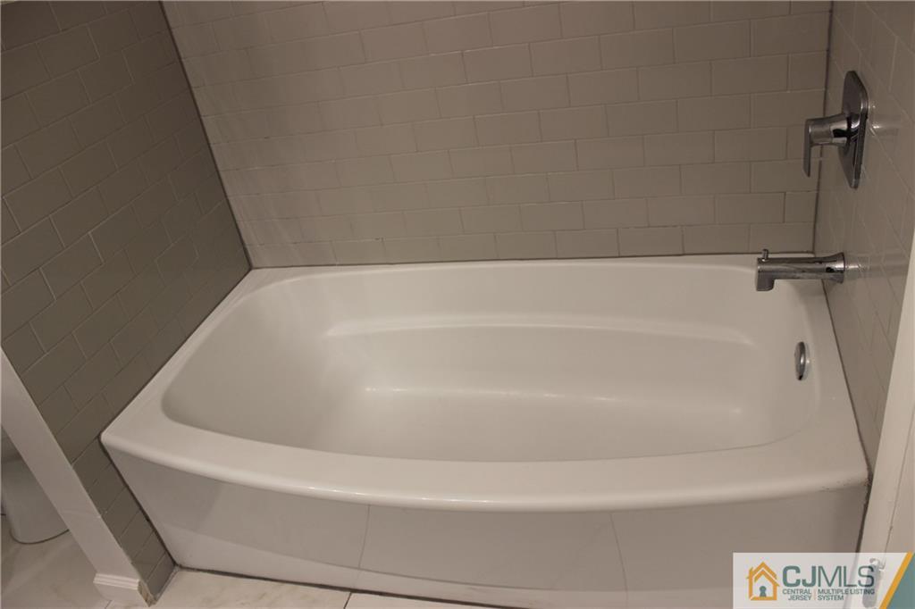28 Rainford Road Edison, NJ 08820 - Photo 20 of 25 Gallery Image 20