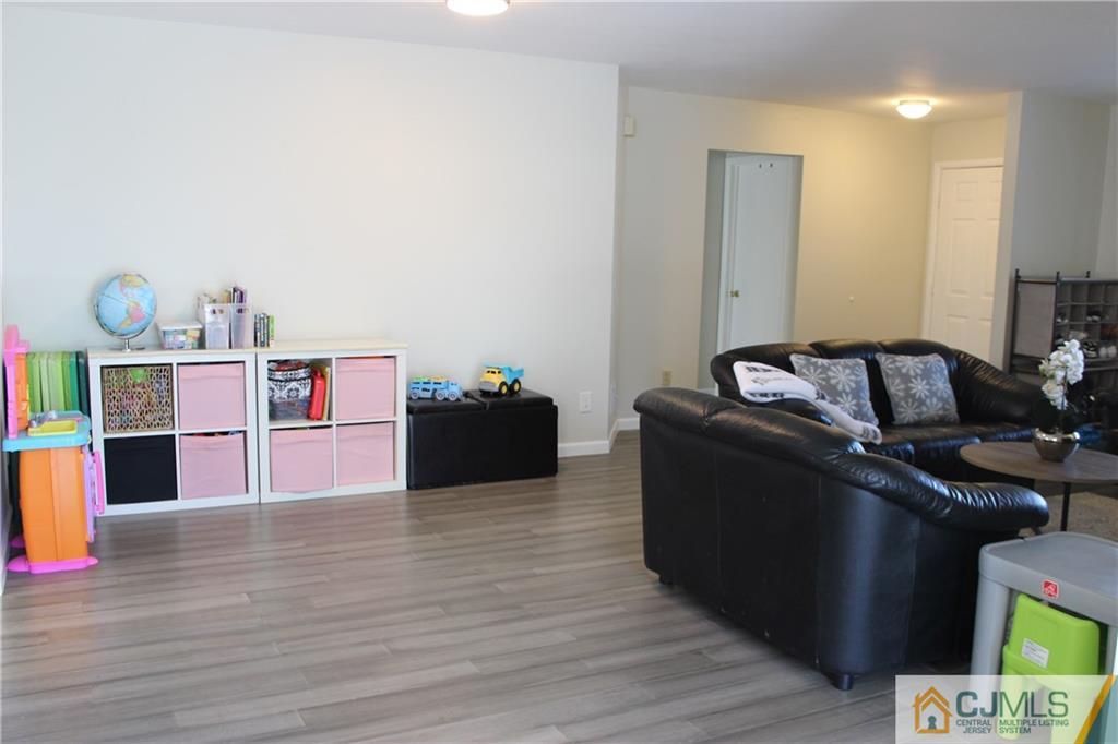 28 Rainford Road Edison, NJ 08820 - Photo 3 of 25 Gallery Image 3