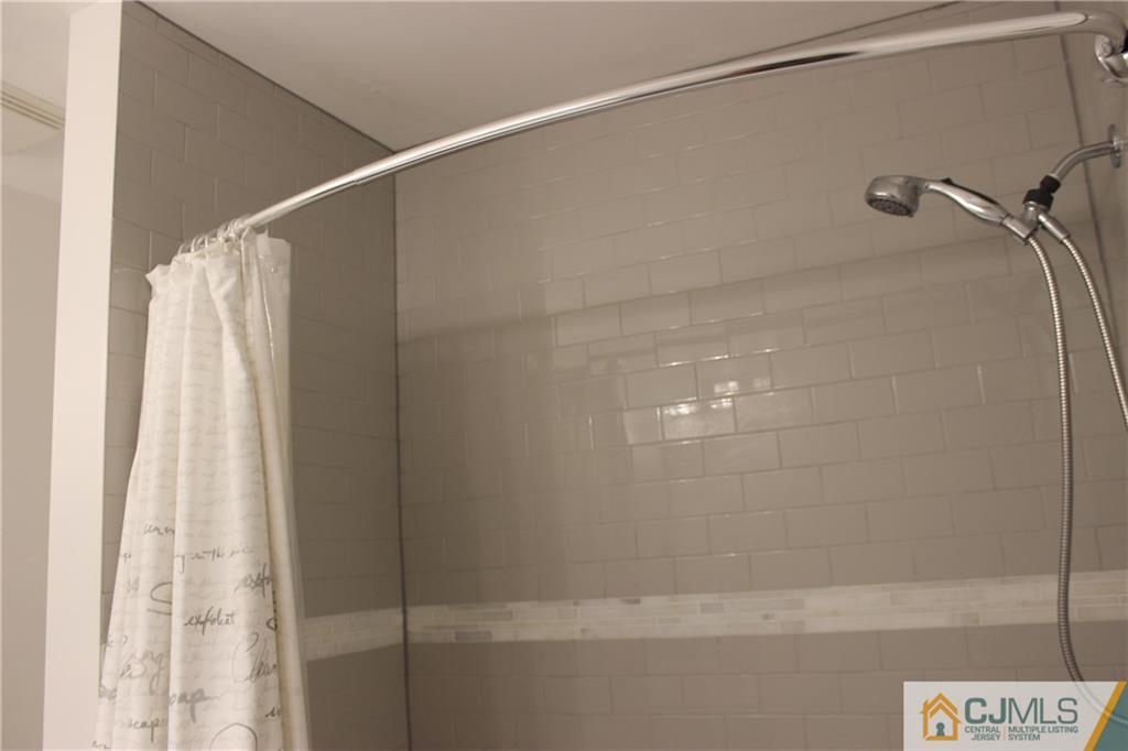 28 Rainford Road Edison, NJ 08820 - Photo 21 of 25 Gallery Image 21
