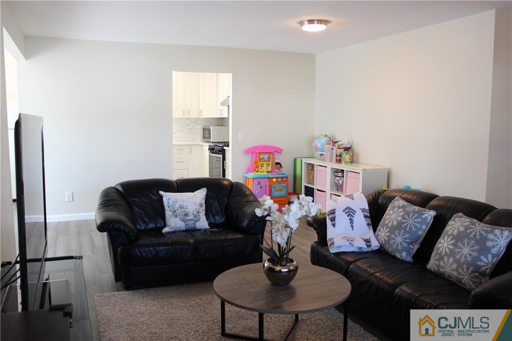 28 Rainford Road Edison, NJ 08820 - Photo 4 of 25 Gallery Image 4