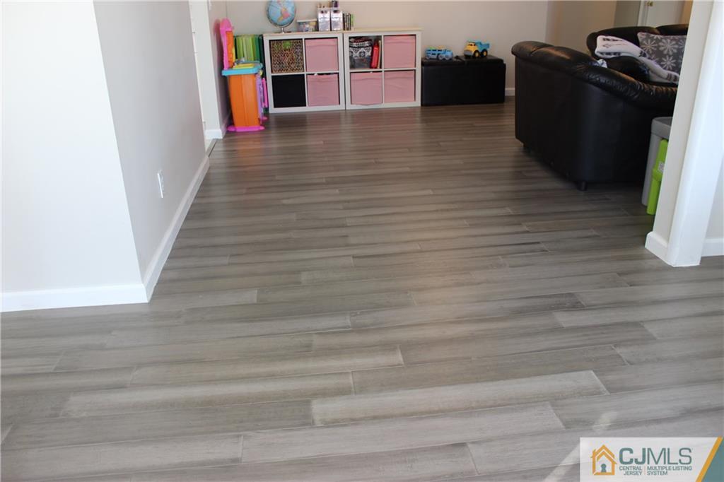 28 Rainford Road Edison, NJ 08820 - Photo 5 of 25 Gallery Image 5
