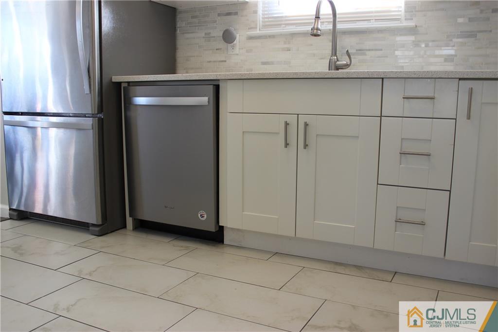 28 Rainford Road Edison, NJ 08820 - Photo 8 of 25 Gallery Image 8