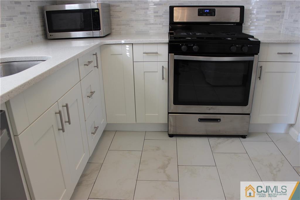 28 Rainford Road Edison, NJ 08820 - Photo 9 of 25 Gallery Image 9